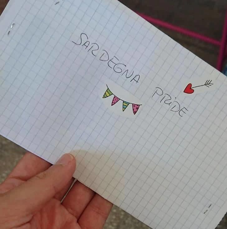 Sardegna Pride, il bellissimo gesto degli alunni delle medie di San Gavino: “Hanno donato soldi per la Queeresima”