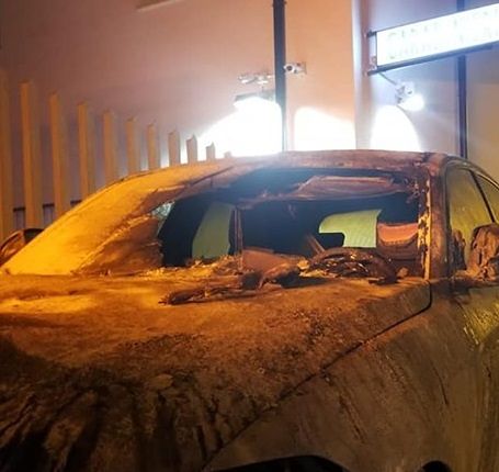 Attentato a Orgosolo, bruciata l’auto di un carabiniere accanto alla caserma appena inaugurata