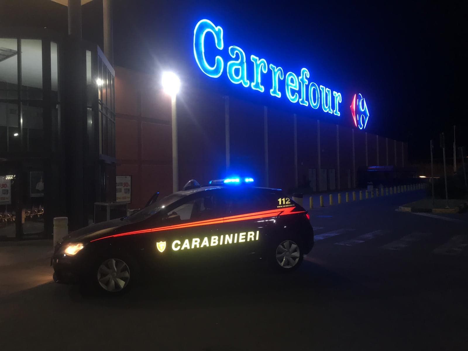 Quartu, rubano una cassa musicale da Carrefour: un operaio e 2 studenti ai domiciliari