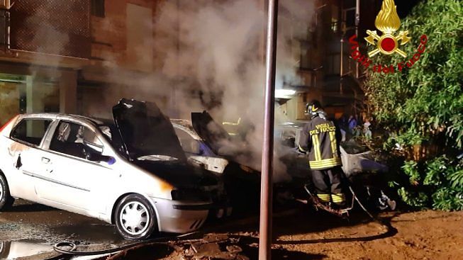 Cagliari, guerra delle auto bruciate al Cep: tre roghi in pochi mesi, residenti terrorizzati
