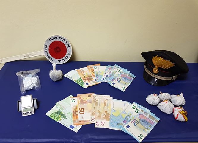 Villacidro, nell’auto spunta la cocaina: scatta il doppio arresto dei carabinieri