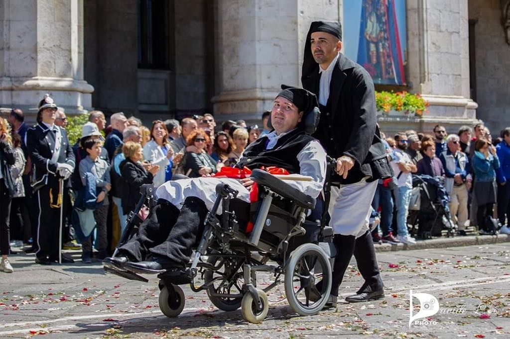 Sant’Efisio a Cagliari, la fede senza confini: quando uno sguardo e un gesto commuovono davvero