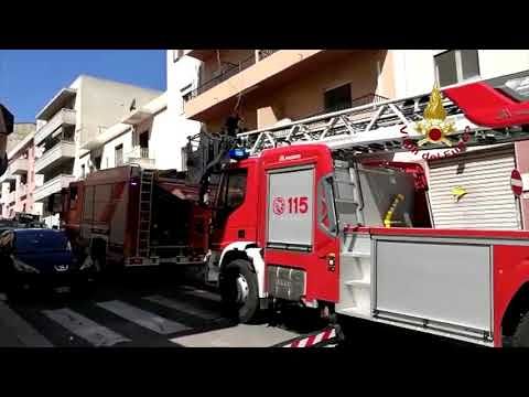 Fiamme in una palazzina a Is Mirrionis, i due occupanti riescono a mettersi in salvo