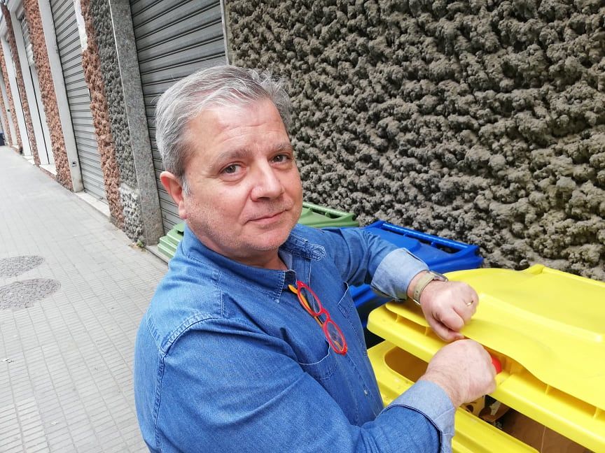 Porta a porta a Cagliari, la beffa per un barista: “Ritirano la carta nel mio giorno di chiusura settimanale”