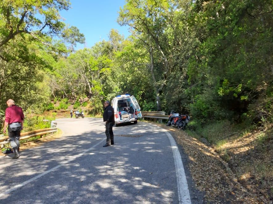 Burcei, cade nella scarpata sulla 125: ferito un motociclista