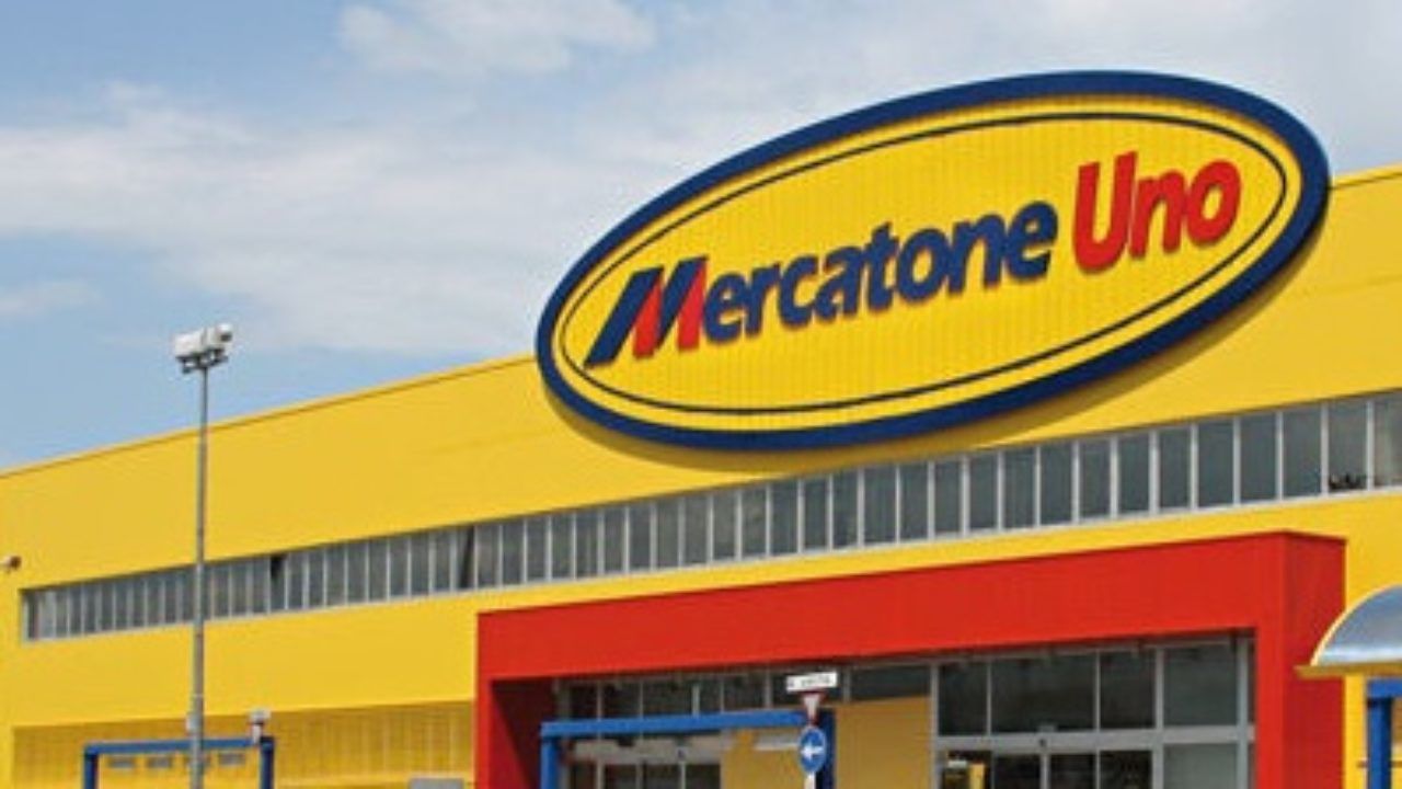 Mercatone Uno è fallita, i dipendenti lo scoprono su Facebook: un marchio storico che va in fumo