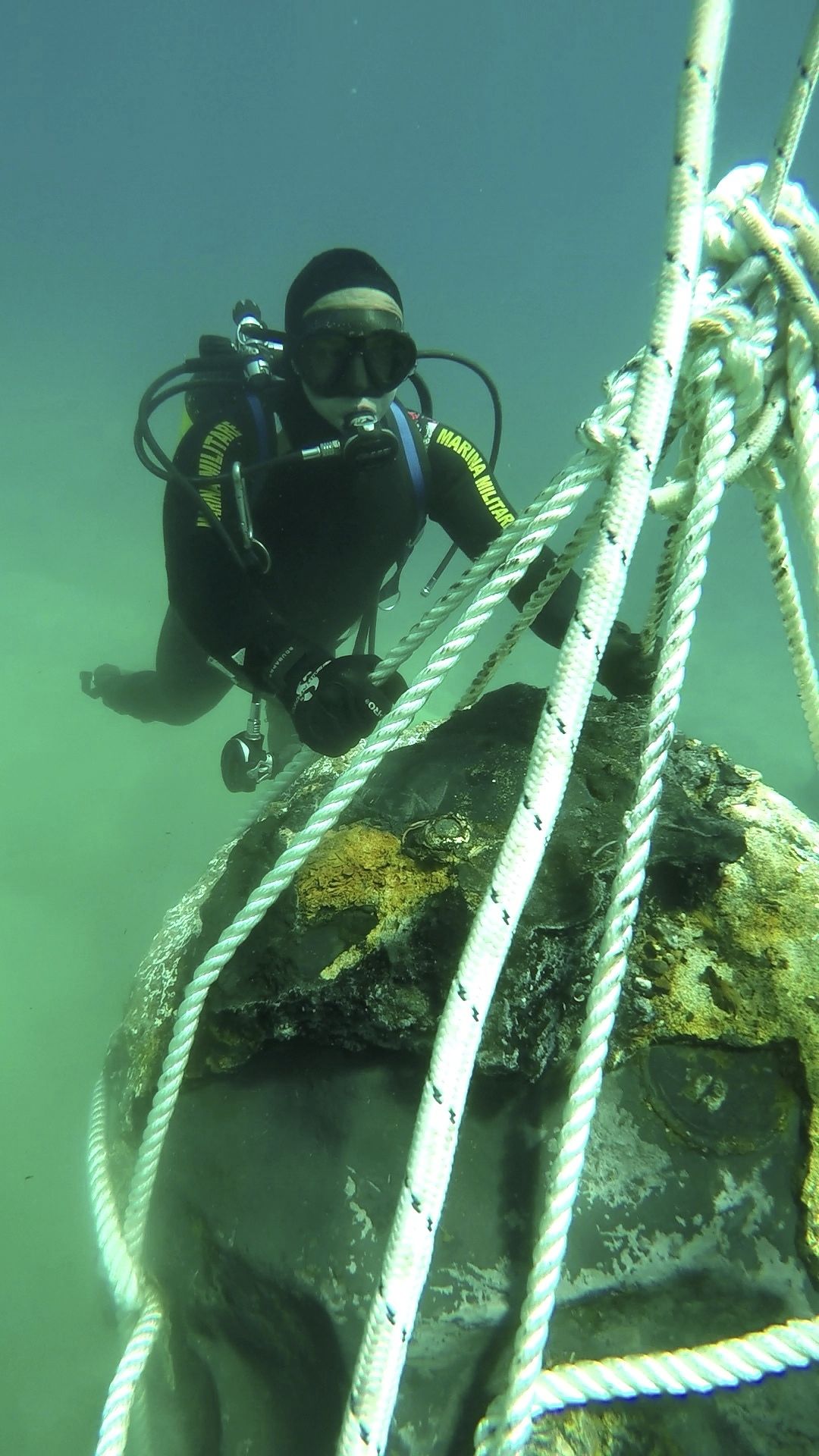 Scivu, paura a pochi passi dalla spiaggia: rimossa una mina con 200 kg di esplosivo