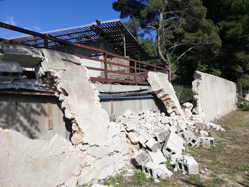Cagliari, degrado all’Orto Botanico: crolla il muro che lo separa dall’Anfiteatro romano