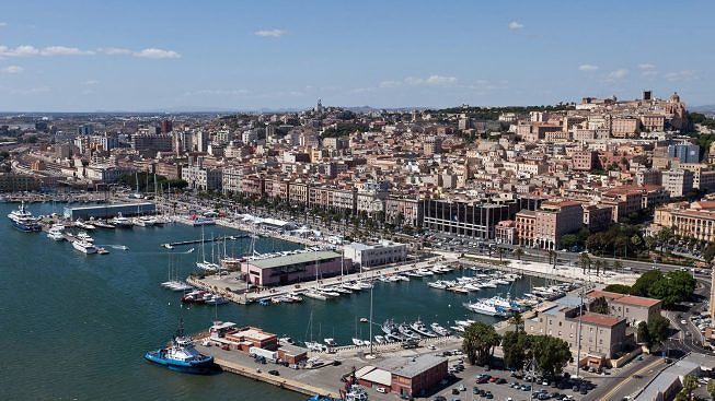 Cagliari, rivoluzione storica al porto: “In via Roma attraccheranno solo crociere e maxi yacht”