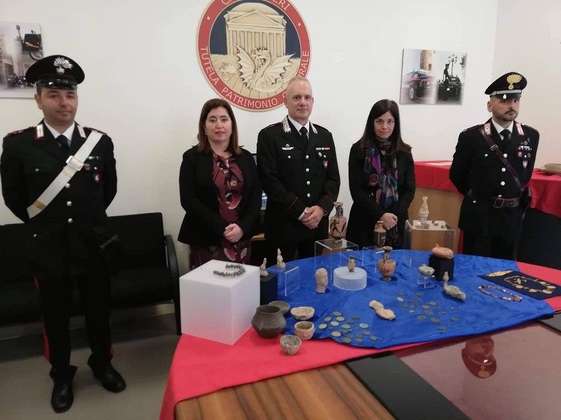 Ladri e “collezionisti” d’arte scatenati a Cagliari e in Sardegna: 596 reperti antichi sequestrati