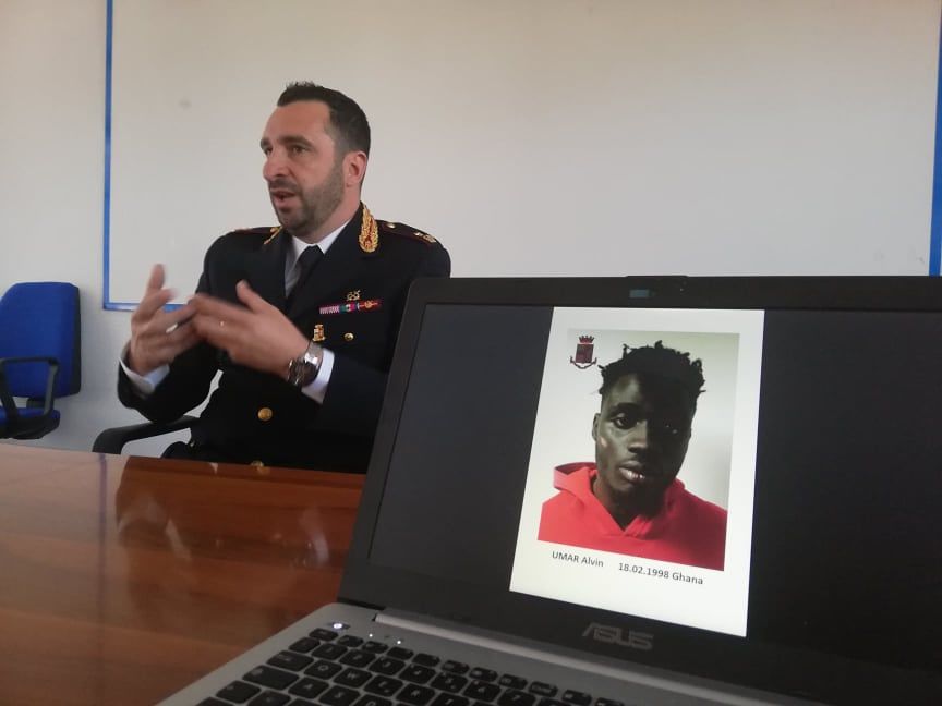 Viene palpeggiata e si difende prendendo a pugni l’aggressore: così si è salvata la 15enne violentata a Cagliari