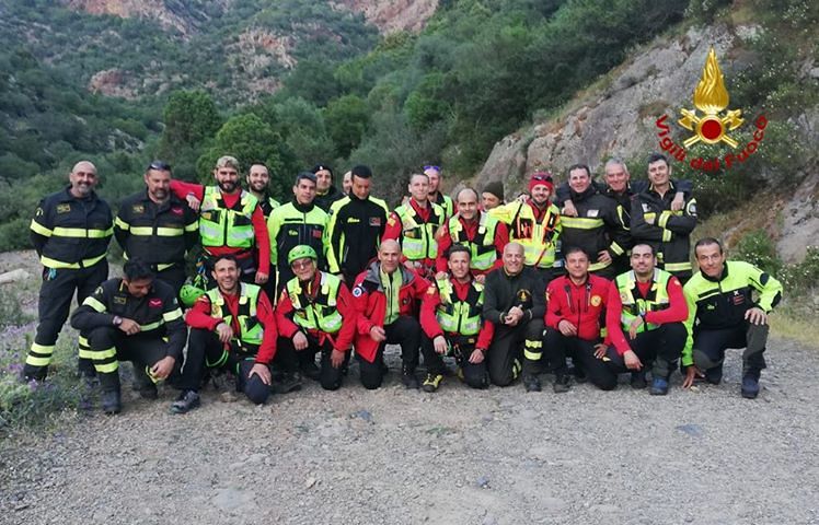 Sarroch, una donna cade da un dirupo: la salvano i vigili del fuoco insieme al soccorso alpino