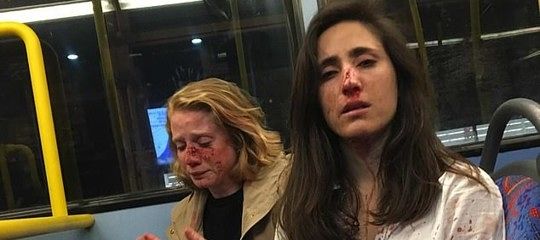 “Baciatevi, lesbiche”, la coppia si rifiuta e viene massacrata di botte