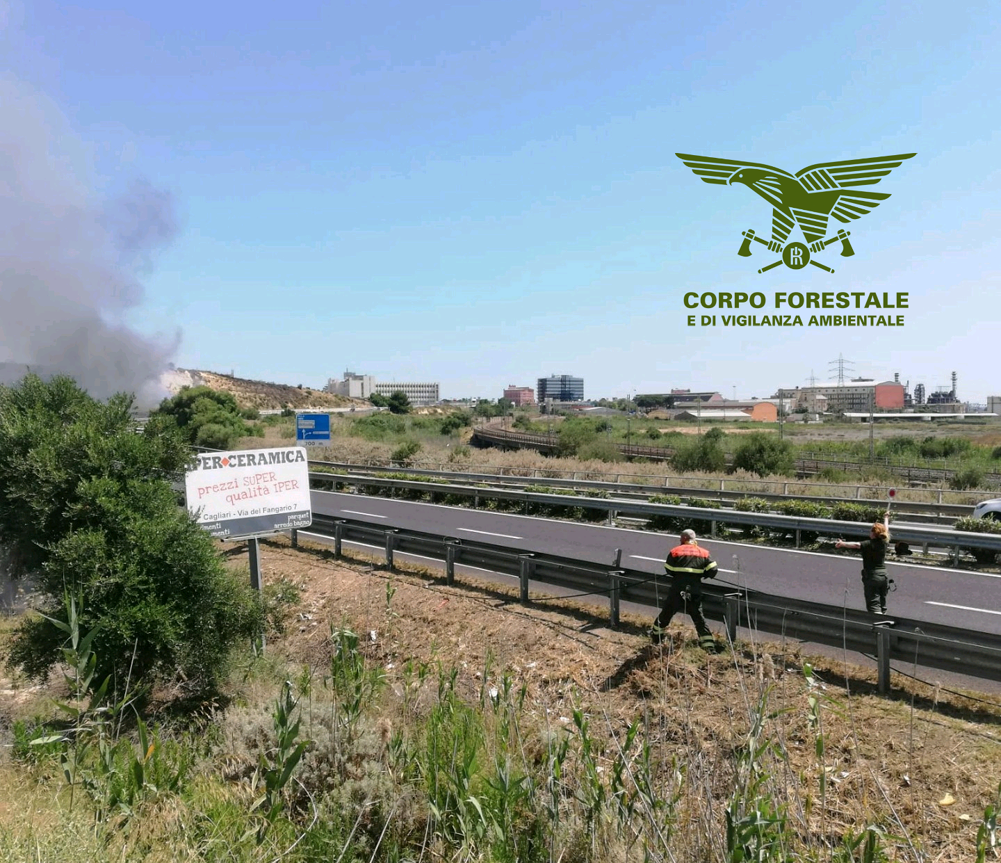 Fiamme a Cagliari a Monte Claro e in viale Elmas, pomeriggio di paura