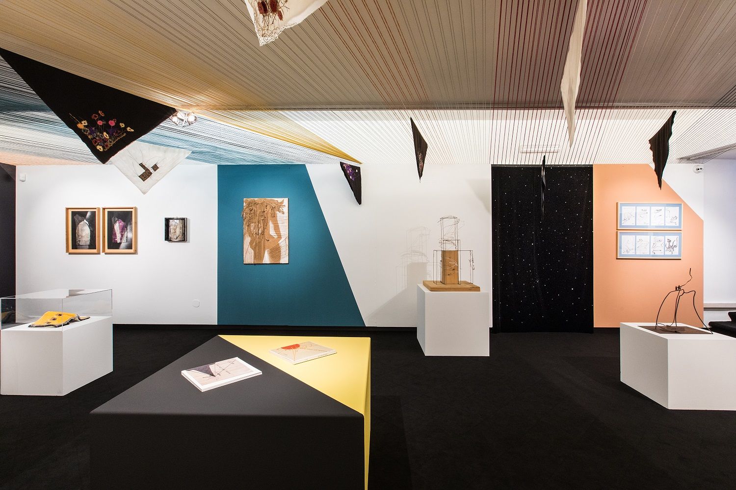 “Maria Lai. Tenendo per mano l’ombra”, alla stazione dell’Arte va in scena la mostra “sorella” del Maxxi di Roma