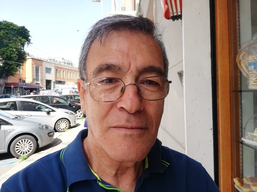Bruno, pensionato di Cagliari: “Troppe buste da comprare tra umido e plastica più 400 euro di Tari”