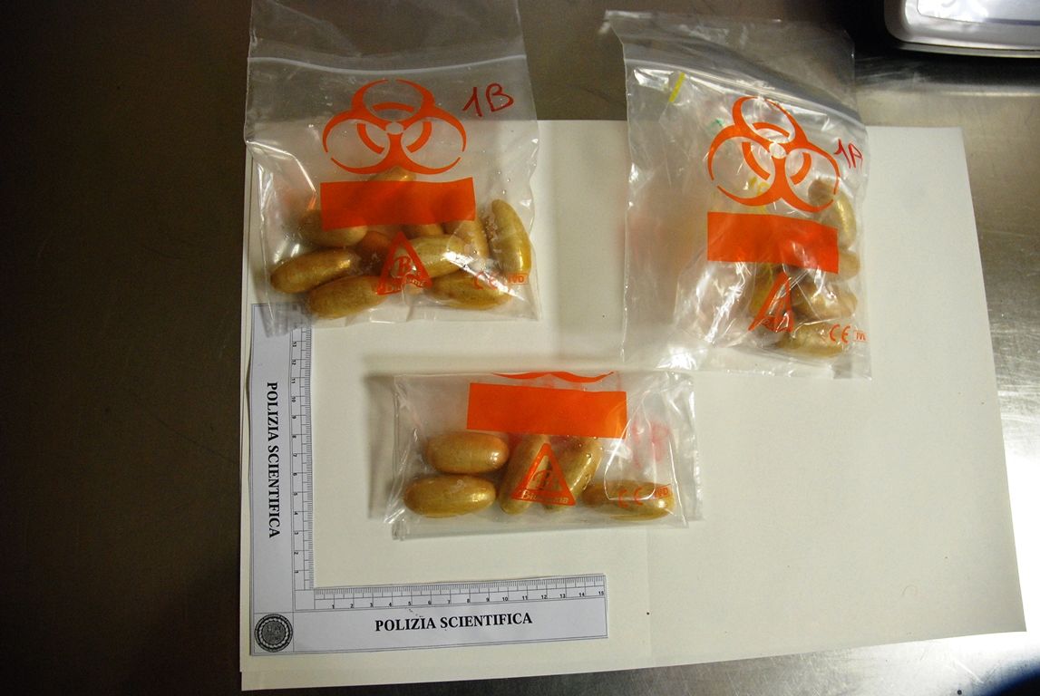 Atterra ad Alghero con 43 ovuli di eroina nello stomaco: in manette corriere nigeriano