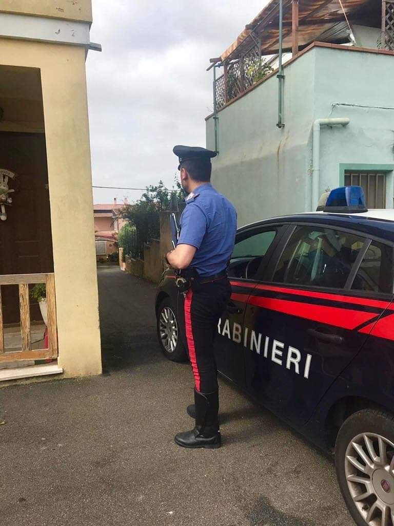 Carbonia, torna a casa e trova un ladro: era un operaio vicino di casa