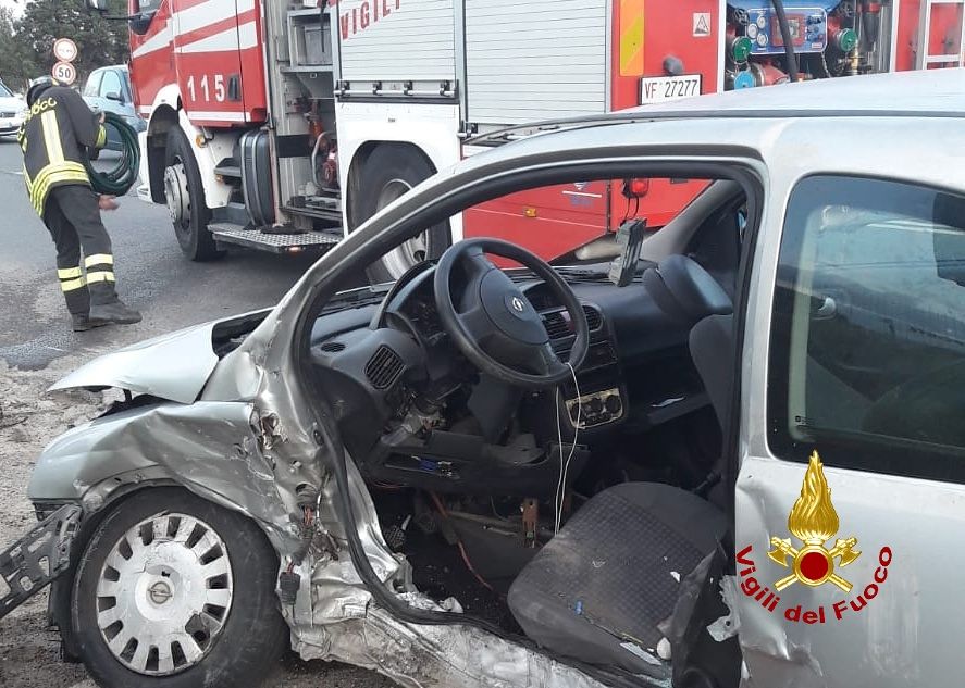 Incidente sulla Ss 554 a Cagliari: una persona intrappolata tra le lamiere