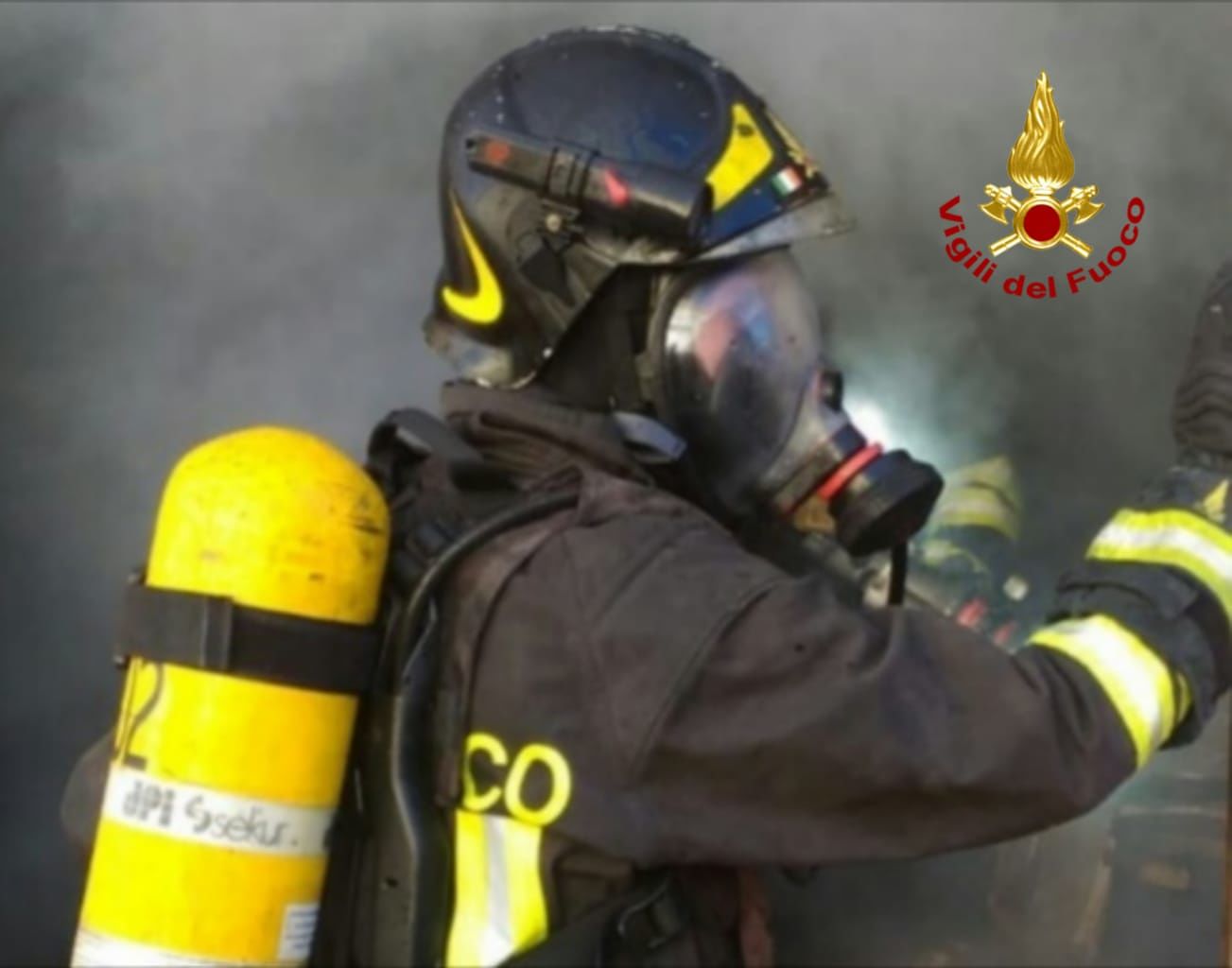 Cagliari, è emergenza rifiuti: cumuli dati alle fiamme nella notte