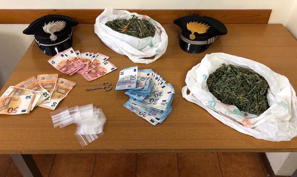 Aveva la marjiuana e mille euro in contanti sotto il tetto: arrestato a Elmas un giovane di 26 anni