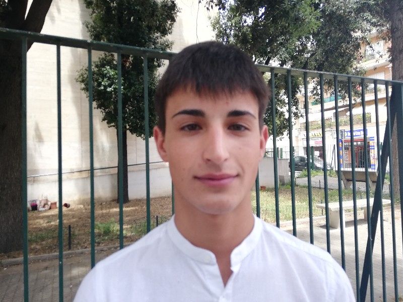 Davide di Cagliari: “La notte niente pullman, noi giovani vogliamo divertirci”