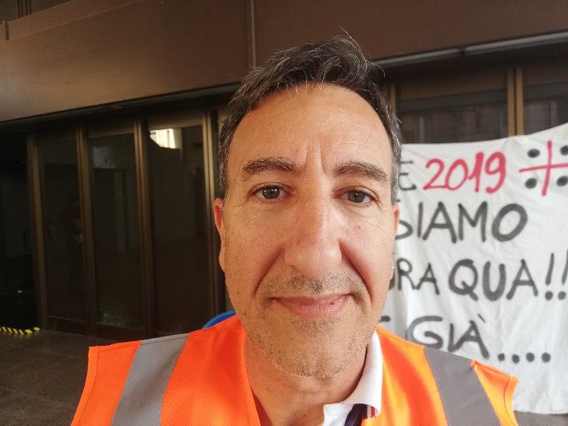 Marco di Assemini, portuale disperato: “I miei figli costretti a saltare anche la merenda” 