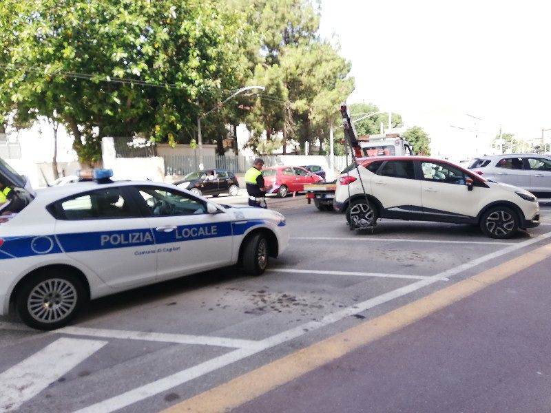 Cagliari, affari d’oro per il carro attrezzi in via Is Mirrionis: strage di multe alle auto