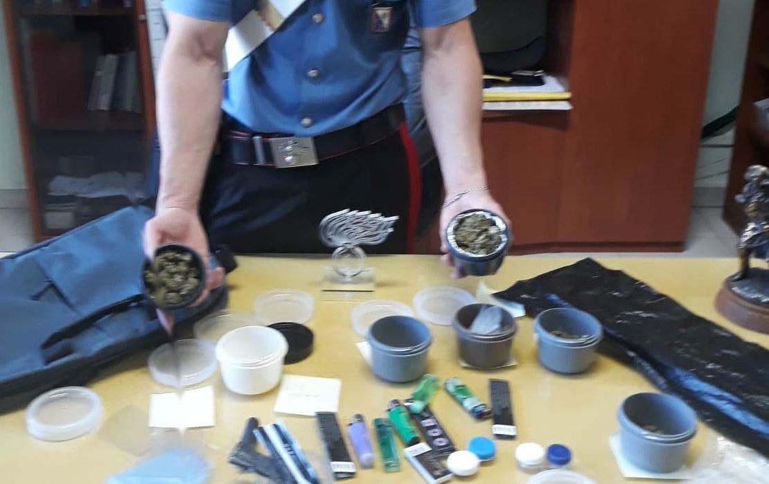 Hascisc e marijuana nascosti in casa, 28enne di Assemini si “salva” dal carcere con una multa