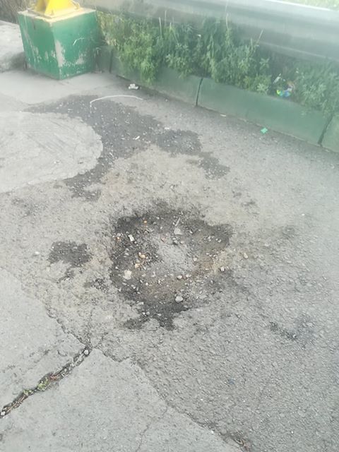 Fornaci, una ragazza cagliaritana cade in una buca e si frattura un piede: “Cerco chi mi ha soccorsa”