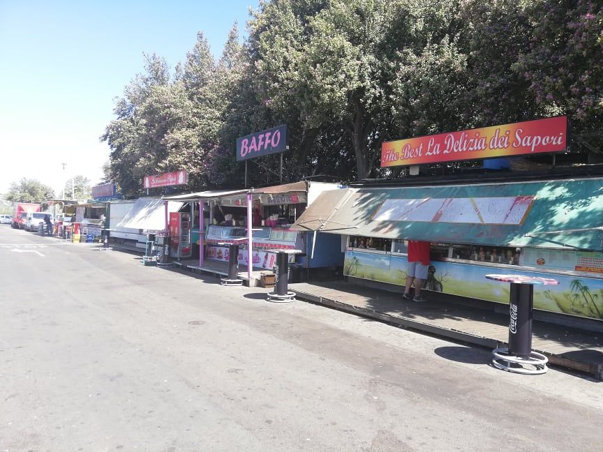 Cagliari, i “caddozzoni” del Poetto via dal Cavalluccio Marino: “Ma solo dopo l’estate o sarà guerra”