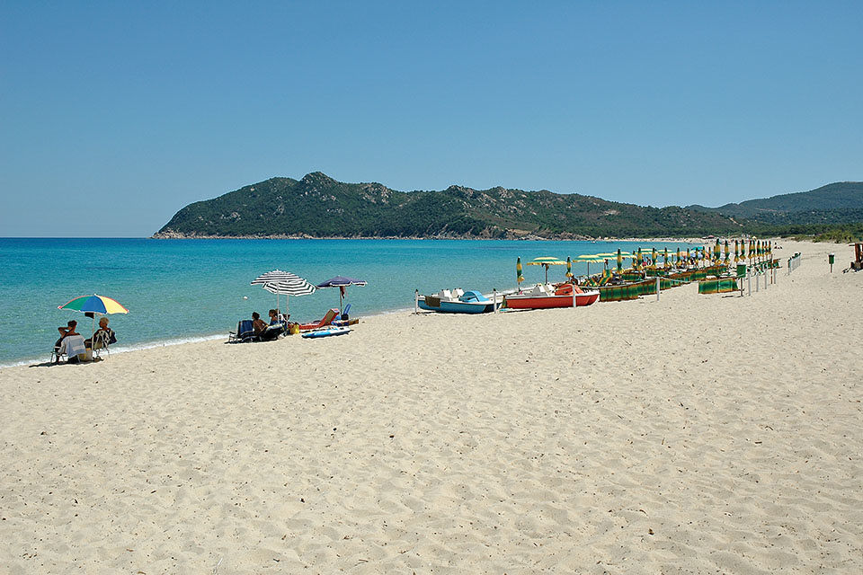 Tragedia a Costa Rei, settantenne muore in spiaggia