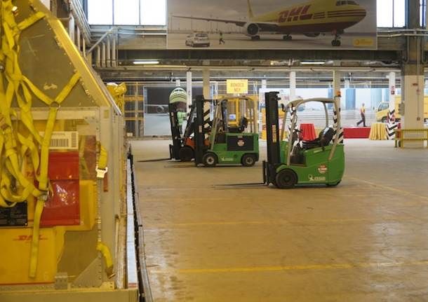 Incidente sul lavoro a Malpensa: muore operaio di 49 anni schiacciato da un muletto