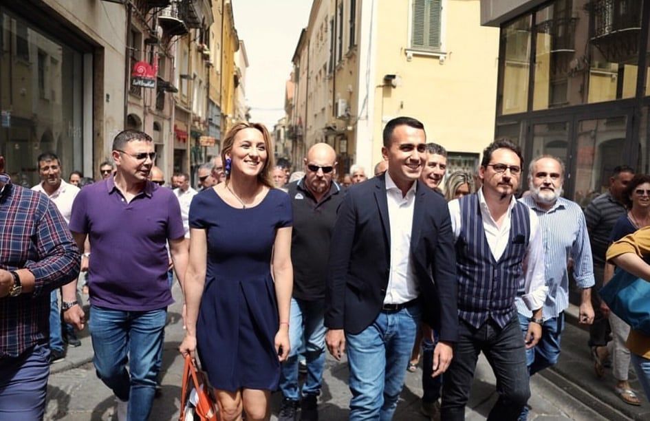 Di Maio è in Sardegna, attacco al centrodestra: “Rimette i vitalizi cambiando il nome”