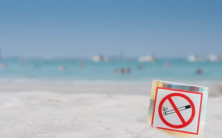 Pula, guerra alle sigarette in riva al mare: scatta il divieto di fumo in spiaggia