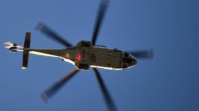 Cagliari, maxi blitz antidroga in via Seruci e via Castelli: l’elicottero sveglia i residenti all’alba