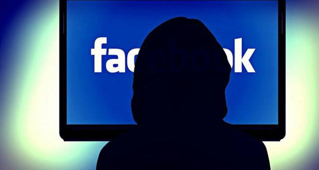 Alcuni moderatori di Facebook rompono il silenzio: “Cosa siamo costretti a vedere”