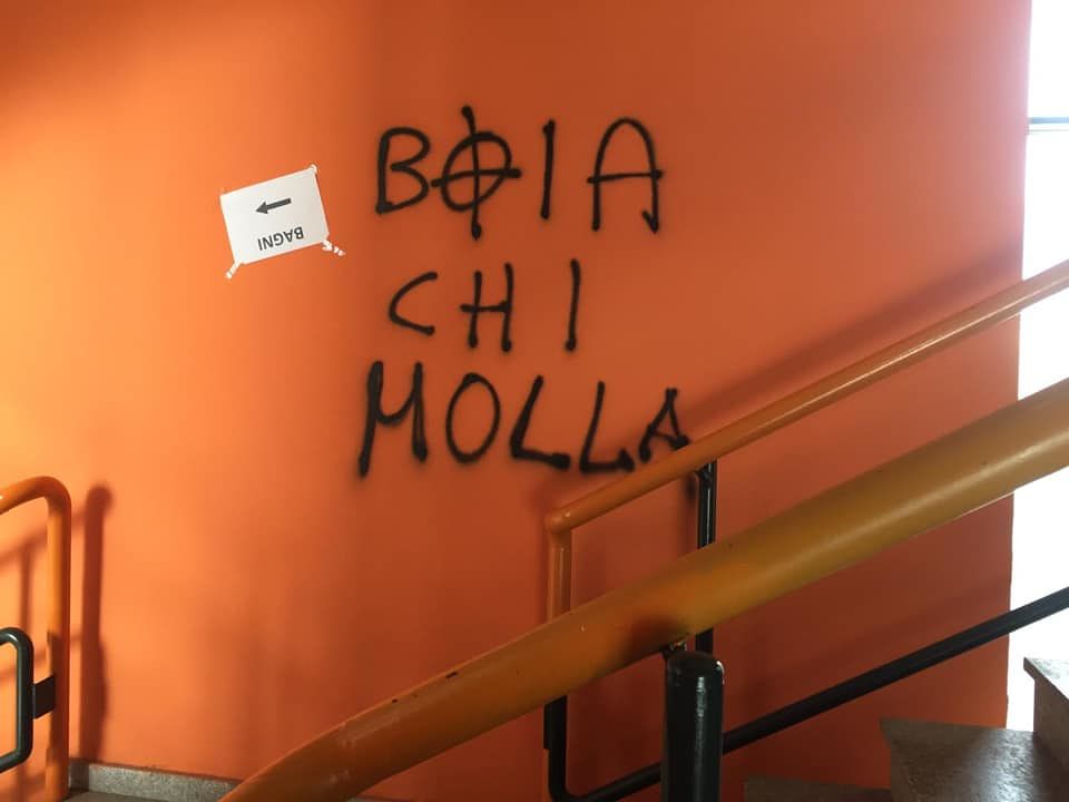 Scritte fasciste all’Università di Monserrato, è polemica: “Rettore, i movimenti più beceri sono in azione”