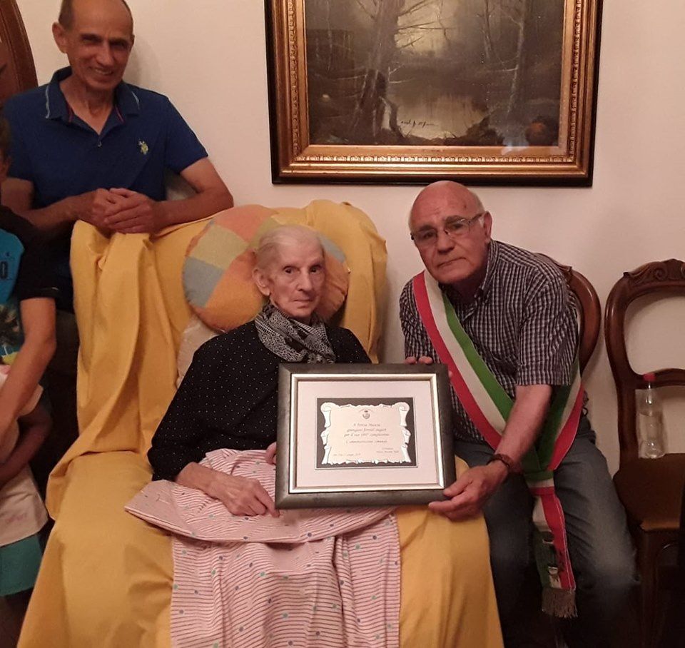 San Vito e Quartu in festa per i 100 anni di Teresa Mascia: “Alla sua età è ancora lucidissima”