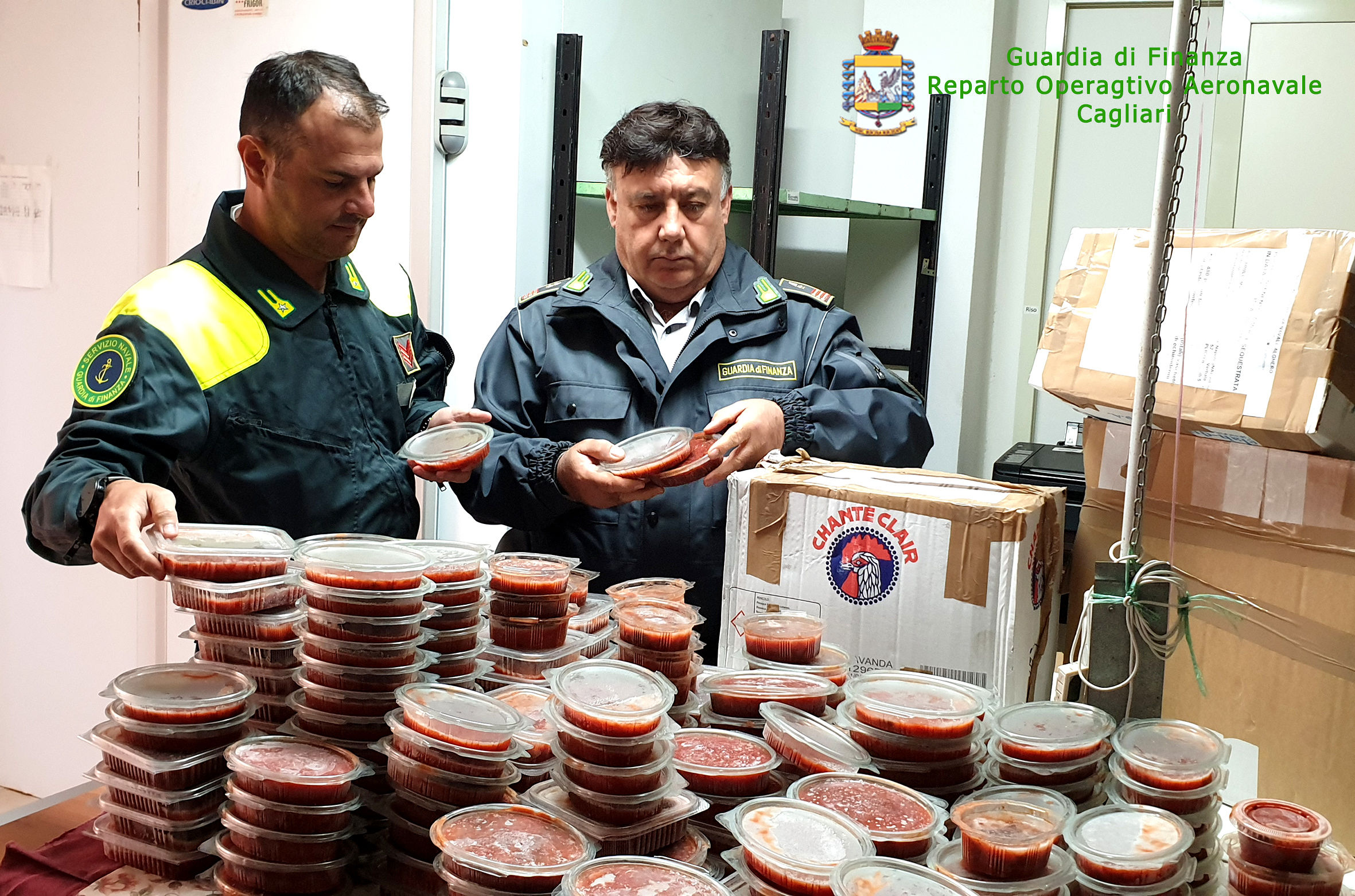 Alghero, la Finanza sequestra 70 kg di polpa di riccio illegale: era destinata a Napoli