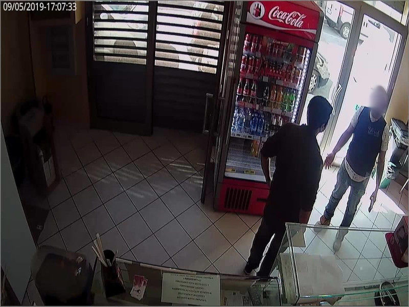 Cagliari, nuovo colpo del truffatore “milanista” in pizzeria: “Mi ha chiesto 93 euro per i bimbi della Johannes”