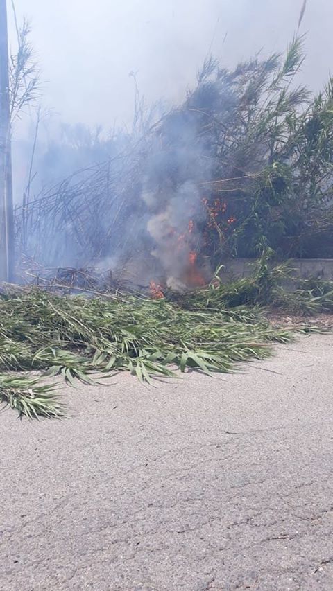 Cagliari, vasto incendio tra inceneritore e Motorizzazione: fumo visibile sino a Sestu