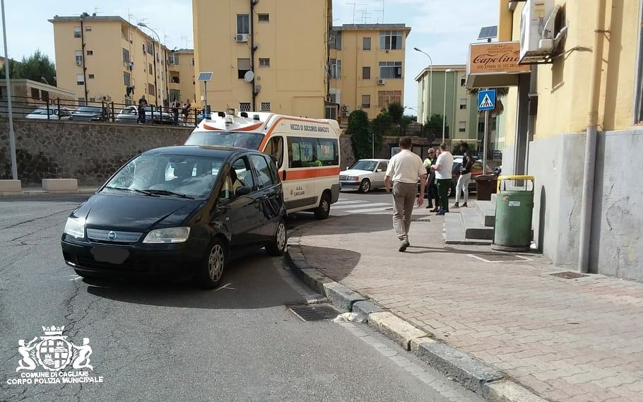 Incidente a Cagliari, 19enne travolto sulle strisce pedonali davanti alla chiesa di San Michele