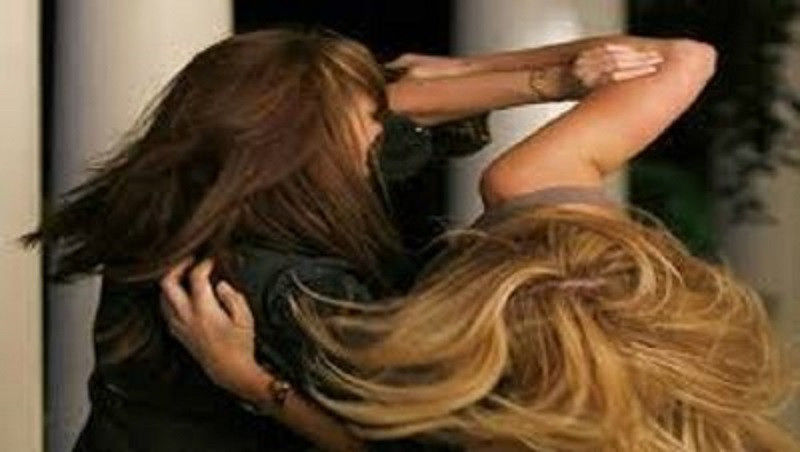 Cagliari, lite tra donne con calci e pugni nelle case popolari di via Timavo: ferita una 32enne