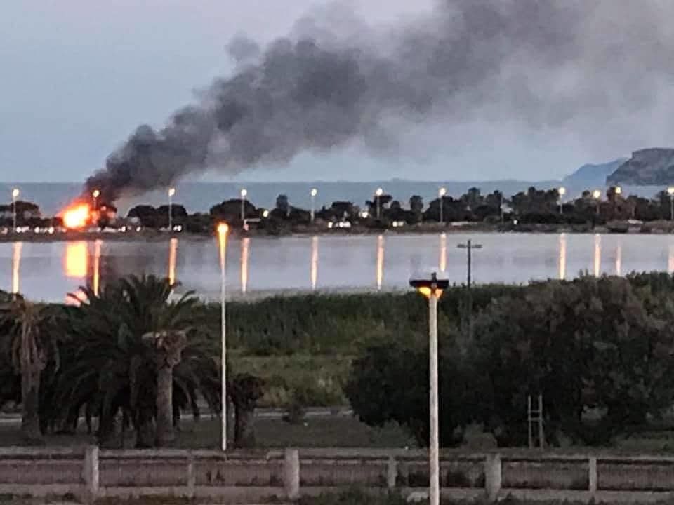 Quartu, maxi incendio al Poetto: secondo chiosco in fiamme in 24 ore