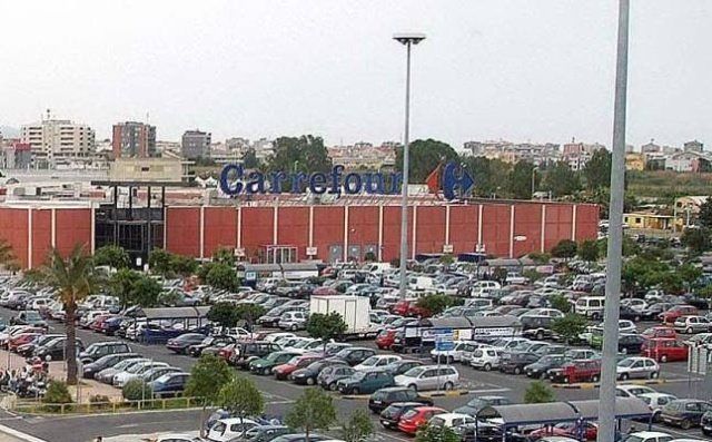 Tentano di portare via la merce senza pagare, due stranieri arrestati da “Carrefour” a Quartu