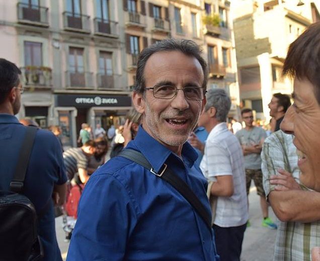 Cagliari, maestro sospeso per il no al registro elettronico: in rivolta genitori e sindacati