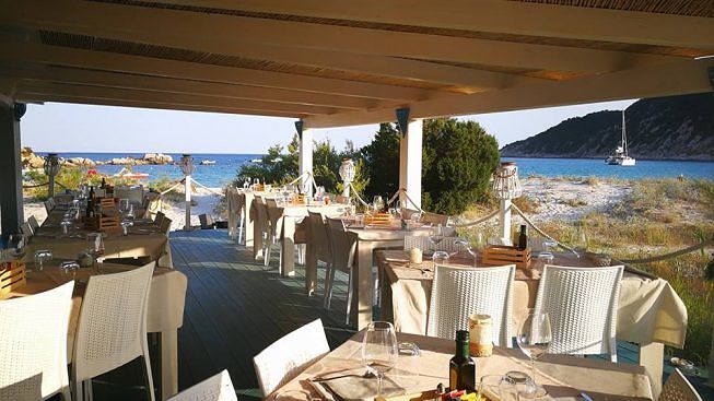 Via i sigilli ai chioschi di Castiadas: il tribunale dispone il dissequestro