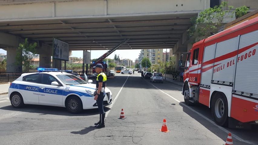 Cagliari, al Cep piovono calcinacci nel sottopasso dell’asse mediano: strada chiusa in via Castiglione