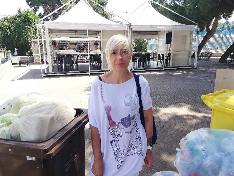 Cagliari, i “caddozzoni” sommersi dai rifiuti: “I gabbiani sono i nostri nuovi clienti”